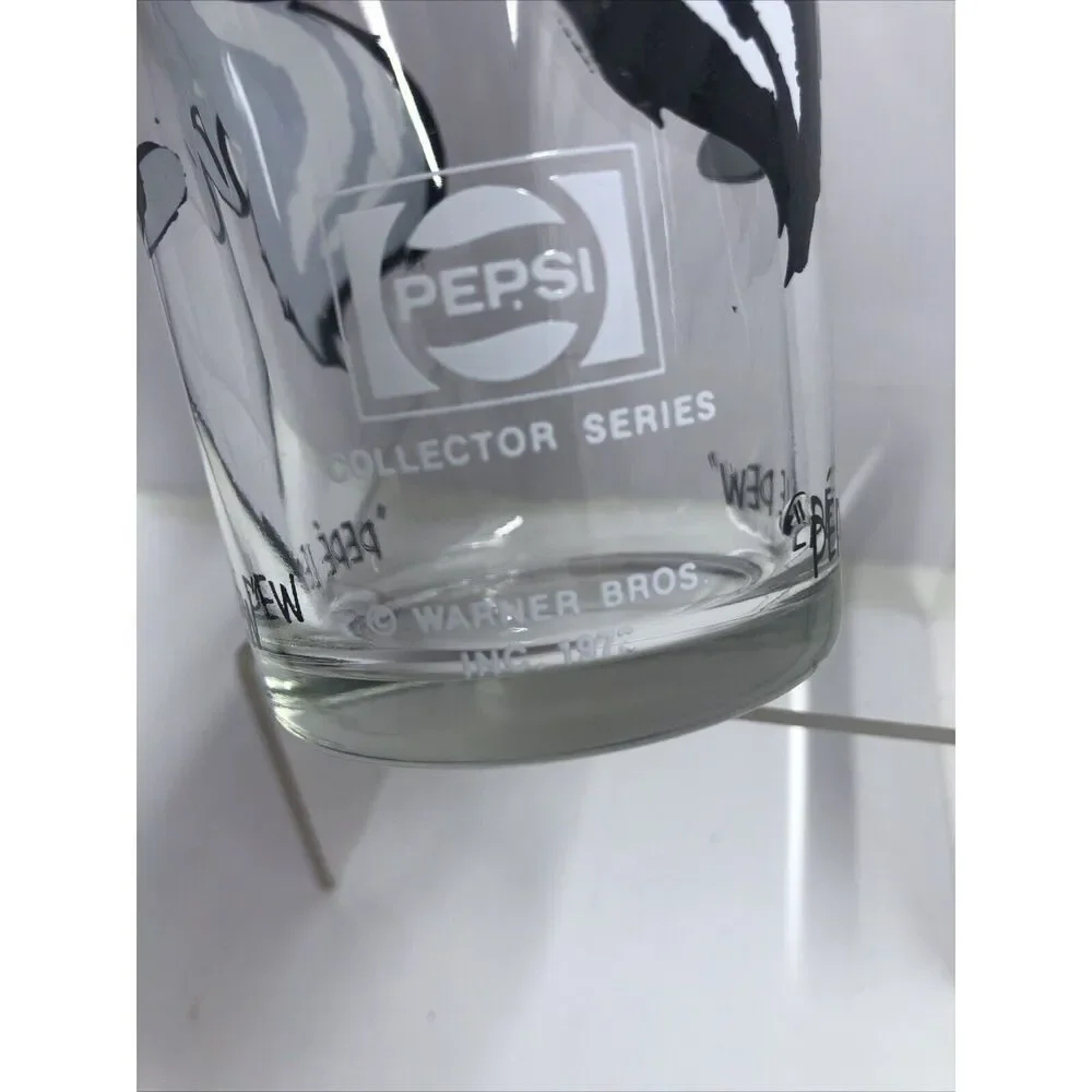 Vintage  PEPE LE PEW Pepsi Glass Collector Series Warner Bros Looney Tunes. Read